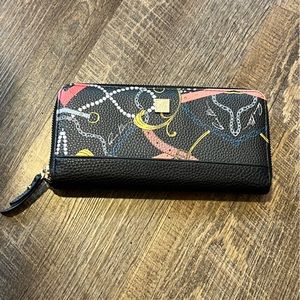 ANNE KLEIN GRAFFITI ZIPPER WALLET Clutch  8" x 4-1/2" x 1"